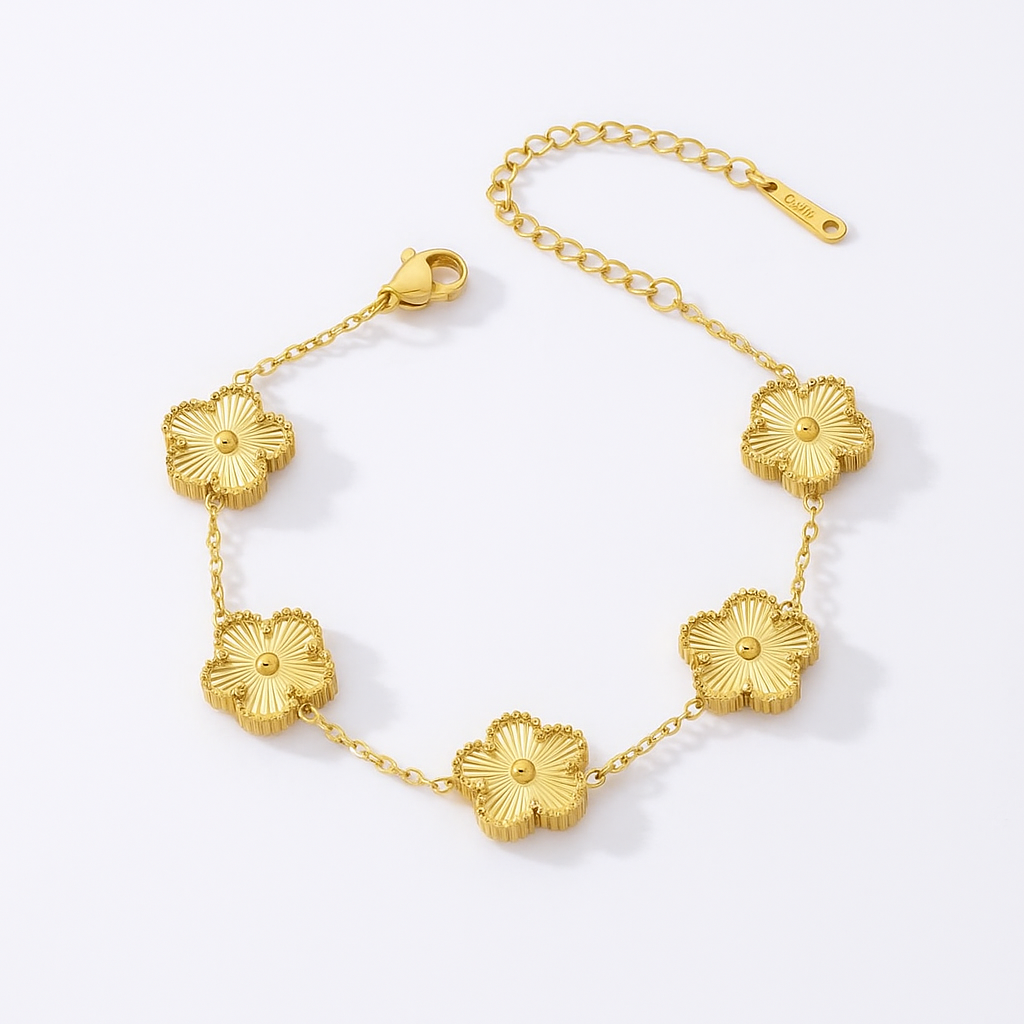 Гривна във формата на детелина в златно. Изработени от неръждаема стомана на достъпна цена.