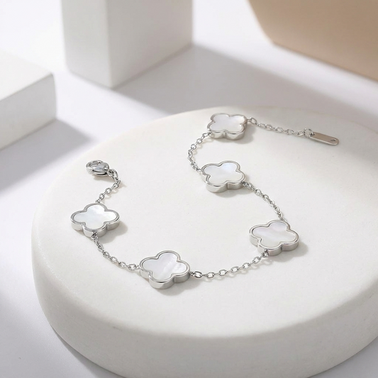 гривна с детелини в сребърно и бяло от неръждаема стомана 2