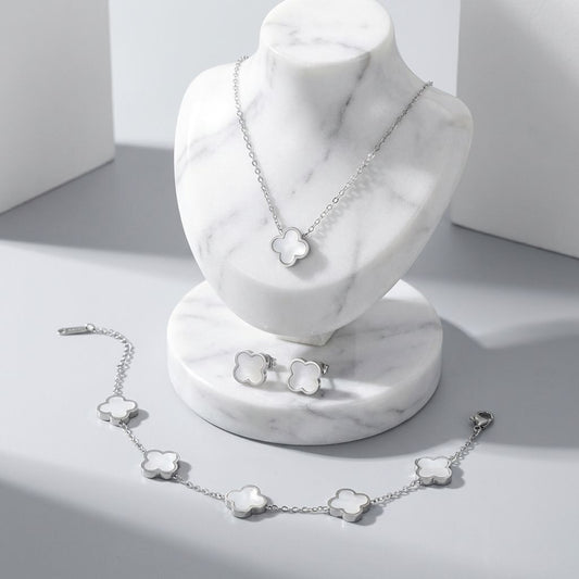 комплект във формата на детелина състоящ се от колие, гривна и обеци в бяло със сребърно покритие 2