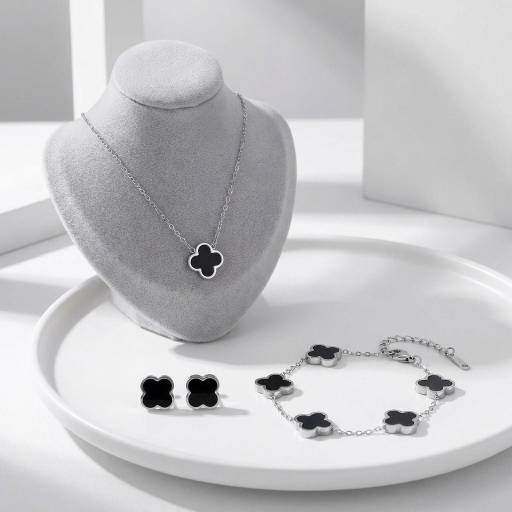 комплект във формата на детелина състоящ се от колие, гривна и обеци в черно със сребърно покритие 2