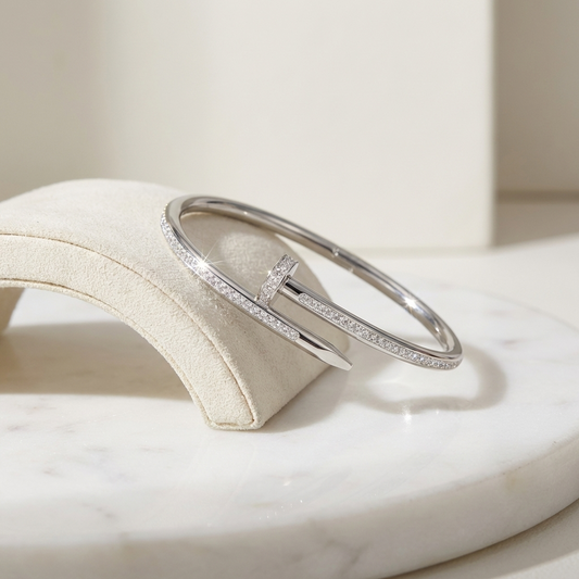 Гривна изработена от неръждаема стомана във формата на пирон, обсипана с камъни циркони в сребрист цвят