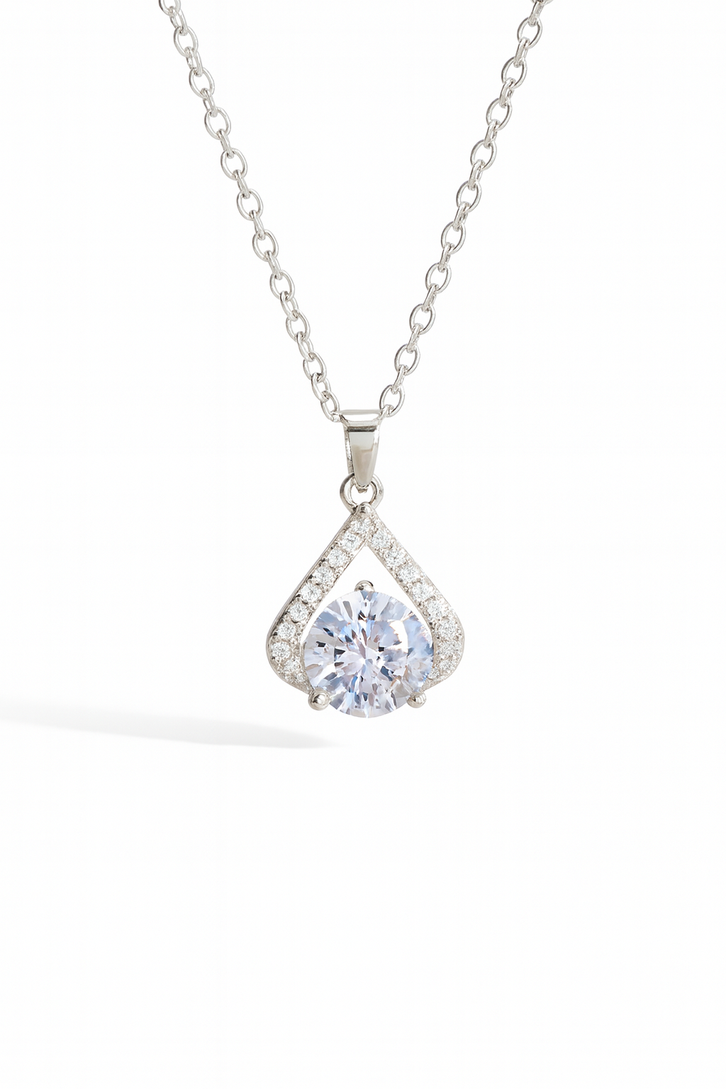 Колие със сребърно покритие изработено от медицинска стомана с циркони и камък