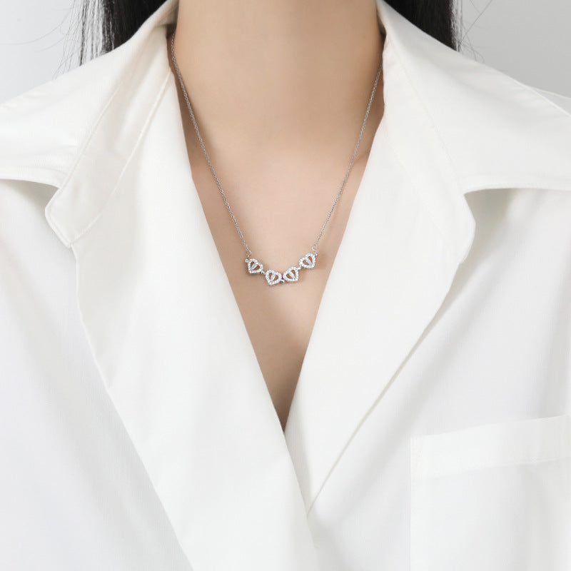 Колие във формата на детелина с циркони, сменящо формата си с магнит 2